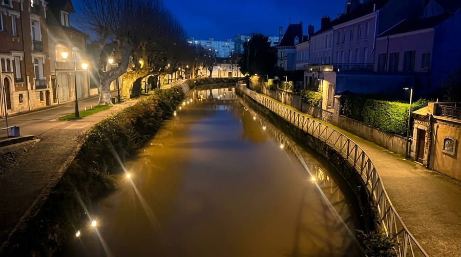 Le canal de nuit, à Montargis
